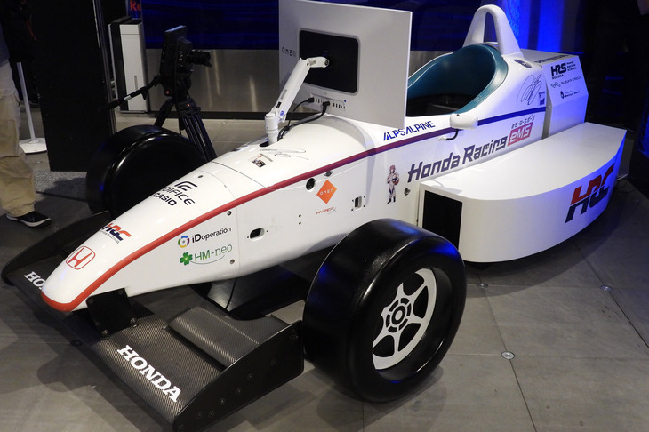 小出選手がドライブしたのは、各イベントに出展された試作1号機だ。