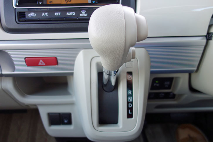 スズキ・スペーシア ハイブリッドX（シフトセレクター）