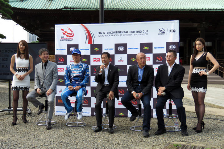 トークセッションには“ドリフトキング”こと土屋圭市氏も参加。ドリフト競技の発展を振り返りつつ、「JAFに認められ、FIAに認められ、こんなにうれしいことはない」と語った。