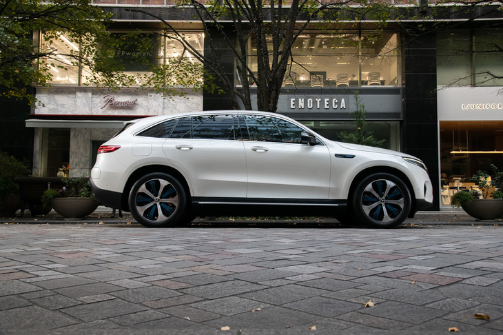 メルセデス・ベンツ初の量産EVとなる「EQC」。2018年9月にスウェーデンで発表された。
