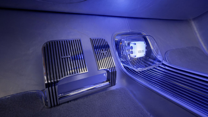 ペダルの隣には、MB.OSの心臓部である高性能チップがレイアウトされている。