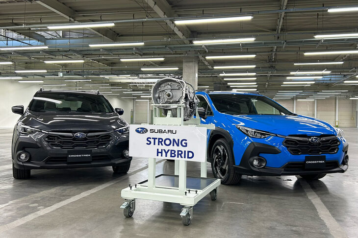 新開発のストロングハイブリッドシステムが搭載される「スバル・クロストレック」と、同システムに採用される北本工場製のトランスアクスル。