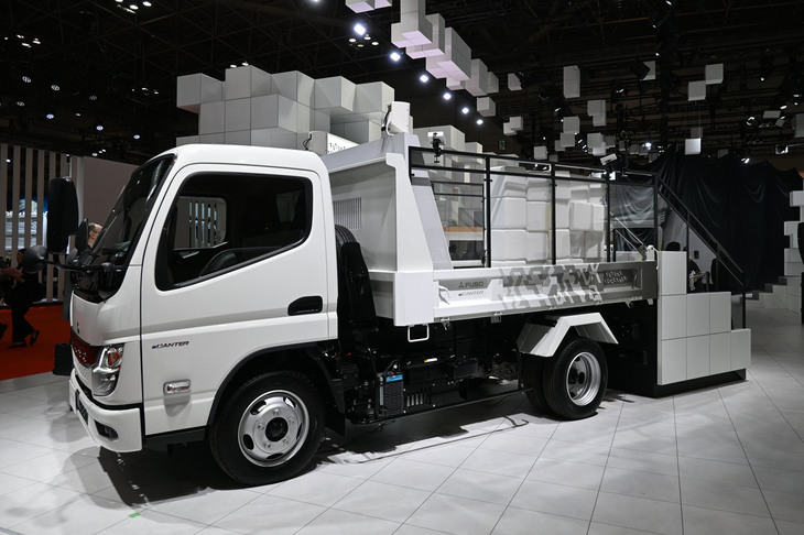 三菱ふそうeキャンター