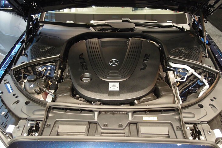 メルセデス・マイバッハS680 4MATICエディション100（エンジンルーム）