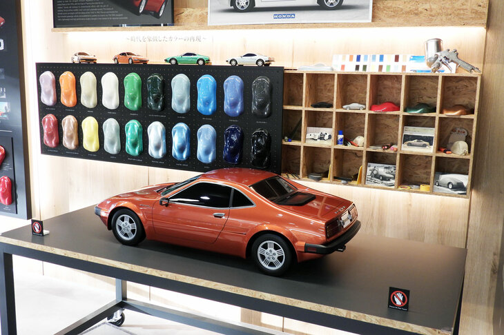 カラーバリエーションも、当時の色サンプルをもとに忠実に再現。最後には当時の担当デザイナーにも確認してもらい、お墨付きを得たという。ホンダの歴史を感じさせる貴重な展示だった。
