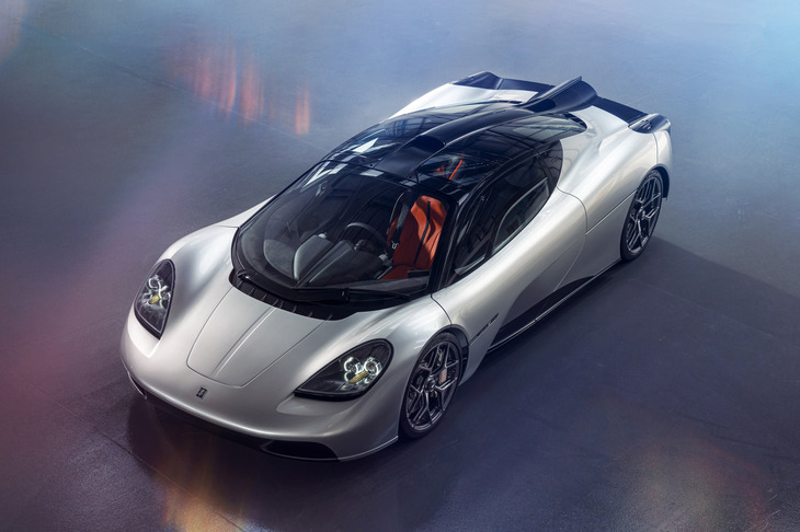 2020年8月4日に世界初公開された「T.50」だが、その後わずか2日間で完売となった。デリバリー開始は2022年1月とされていたので、幸運なオーナーのなかには、今ごろこのクルマをガレージで眺めている人もいることだろう。