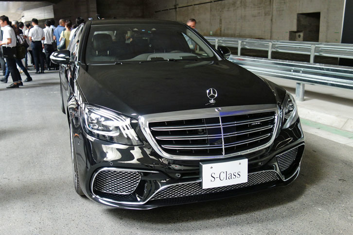 最上級グレードの「AMG S65ロング」。