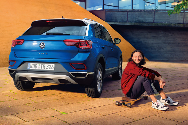 リアコンビランプやバンパーインサートなどのデザイン変更が実施された。