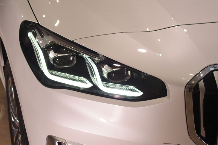 218iアクティブツアラー エクスクルーシブ（ヘッドランプ）