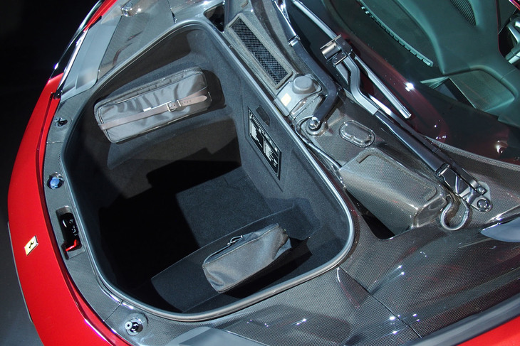 フェラーリ296GTB（ラゲッジスペース）