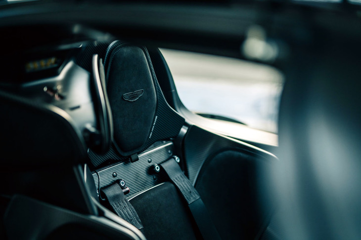 アストンマーティン・ヴァルキリーAMR Pro（シート）