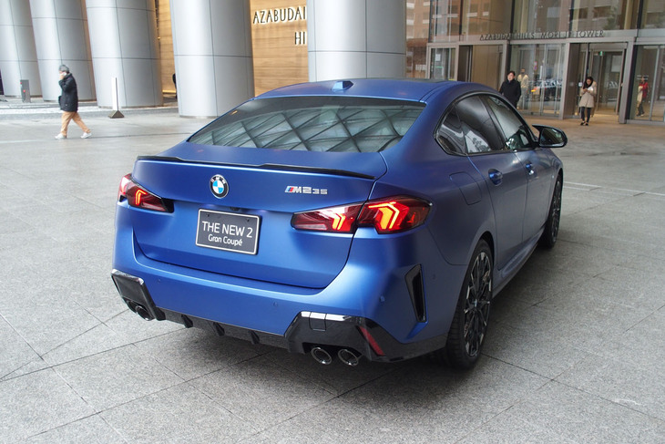 M235i xDriveグランクーペ（リアビュー）