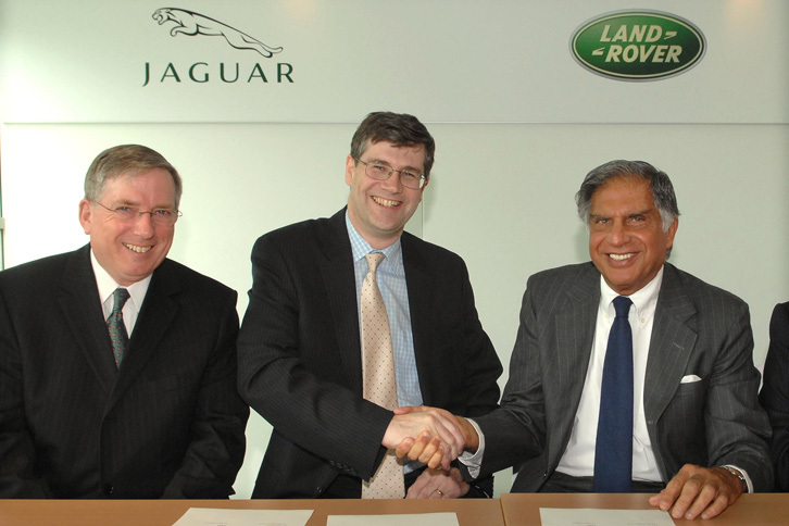 リーマンショックにより経営危機におちいったフォードは、2008年にジャガーとランドローバーをタタに売却。両ブランドはインド資本のもとで存続することとなった。