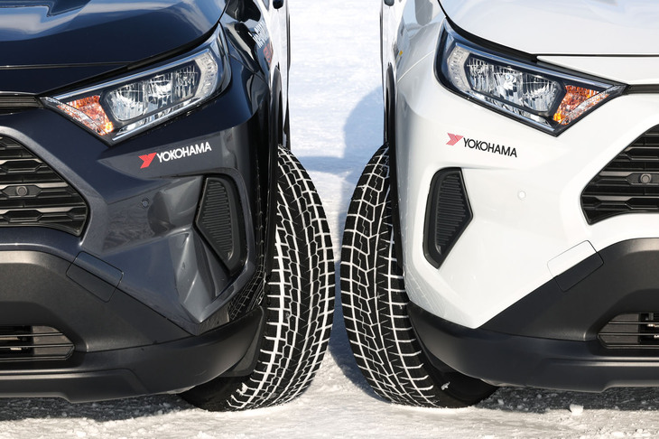 SUV用スタッドレスタイヤとしてラインナップする「アイスガードSUV G075」（写真左）と乗用車向けの「アイスガード7」（同右）。アイスガードSUV G075は、175/80R15から315/30R23まで全102サイズが用意される。価格はオープン。