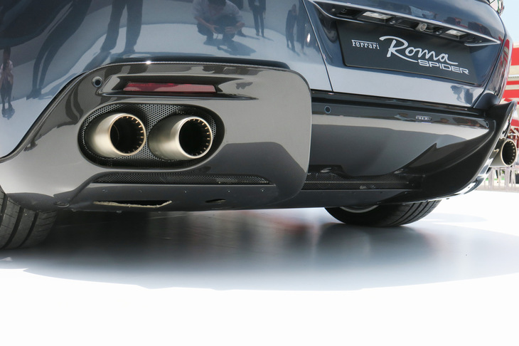フェラーリ・ローマ スパイダー（リアディフューザー＆マフラー）