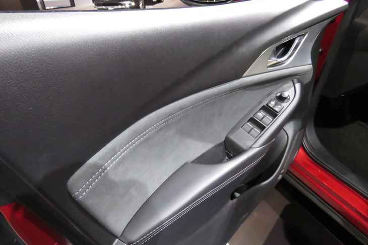 マツダCX-3（ドアパネル）