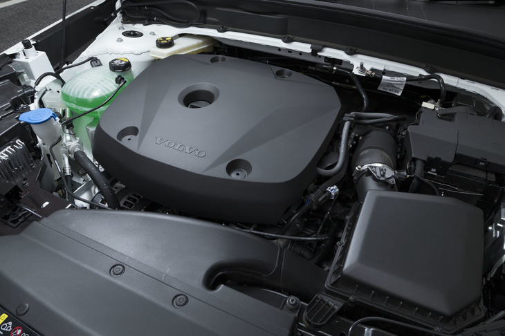 「T5」モデルの2リッター直4ターボエンジン。最高出力252psと最大トルク350Nmを発生する。