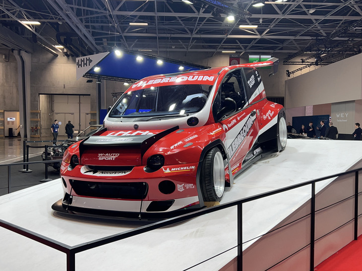 「フィアット・ムルティプラ」の皮をかぶった、最高出力1000PSを誇るレーシングマシン「フィアット1000tipla」。