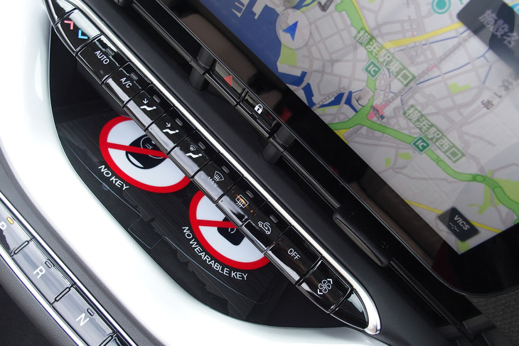 フィアット500eオープン（エアコン操作パネル）