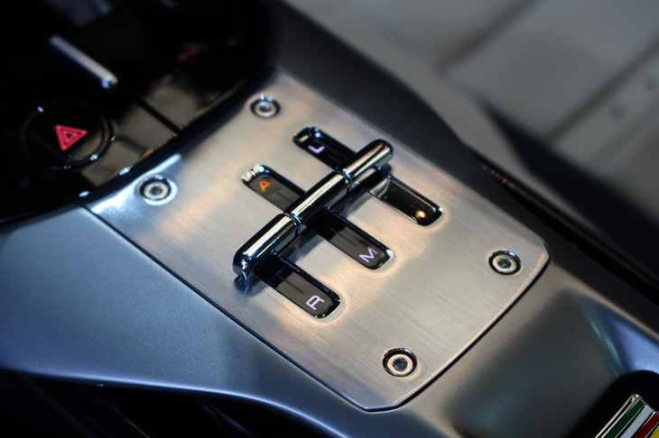 フェラーリ12チリンドリ（シフトセレクター）