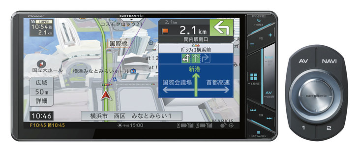 7V型WVGA画面を持つ横幅200mmのワイドモデル「AVIC-CW902」。2DIN型より20mm広げられた部分によく使うハードキーが配され、使いやすさを訴求。MAユニット付きモデル「AVIC-CW902-M」もある。
	オープン価格（実勢価格14万円前後／Mモデルは6万円高）