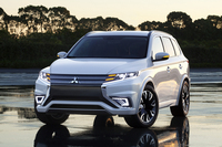 特別な内外装の「三菱アウトランダーPHEV」登場【パリサロン2014】