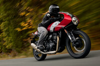 トライアンフ・スラクストン400