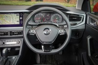 ステアリングホイールの形状は「ゴルフ」と同じ。スポーク上にはACCやオーディオの操作スイッチが備わる。