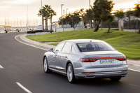 新型「A8」の日本導入は2018年半ばあたりになりそう。まずは「55 TFSI」と「60 TFSI」の2グレードが発売される見込み。