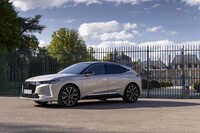 新型「DS 4」は新しい高級車像を提案するDSからのメッセージのように思えた。