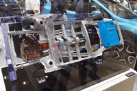 メカニズム解説用のミニチュア。フロント（写真左側）には水平対向エンジンが見られる。