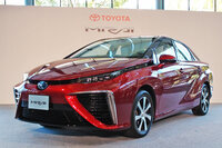 今年は「ミライ」の10周年で「都営バス」の100周年！ 自動車の歴史を10年周期で振り返る