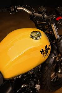 イエローのタンクが目印！ マットが限定モデル「ベニーズリミテッド×ジャパンGT-SR 250」を発売の画像