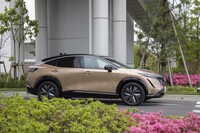 ボディーのスリーサイズは全長×全幅×全高＝4595×1850×1665mm。既存の日産車だと「エクストレイル」よりもわずかにコンパクトというサイズ感だ。