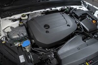 2リッターターボエンジンは新たにミラーサイクルを採用。ターボチャージャーはバリアブルノズル式に変更された。