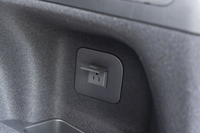 右の壁面にはAC100V・1500Wのコンセントがレイアウトされている。