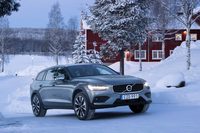 「V60クロスカントリー」の最低地上高は210mm。足まわりの改良と大径タイヤの装着により、ベースモデルの「V60」より75mm高められている。