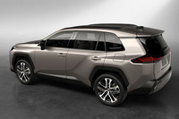 ほった「この角度がいちばん伝わりやすいかな……。ふわっとした表現で恐縮なんですが、新型『RAV4』って、古いアニメに出てくるロボットの足みたいな感じがするんですよ」