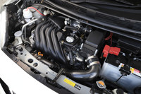 カーボン製の太いサクションパイプに注目。試乗車のエンジンには、いずれも専用ECUへの換装と吸気系の改良からなるチューニングメニュー「スポーツリセッティング TYPE-3」が採用されていた。