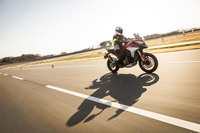 いよいよ二輪車にも採用されるようになった運転支援システムが、実際のツーリングでどれほどの効果を示すのか。公道でぜひ試してみたくなった。