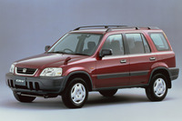 「トヨタRAV4」のライバルとして、1995年に登場した「ホンダCR-V」（初代）。グローバル市場ではともに気を吐く2車種だが、RAV4が日本で今も人気を博しているのに対し、CR-Vは燃料電池車を除き、日本からは撤退してしまった……。