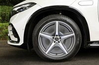 「EQS450 4MATIC SUV」のホイールサイズは20インチが標準だが、無償で「21インチAMG5スポークアルミホイール」に変更可能。試乗車のタイヤは「グッドイヤー・イーグルF1アシメトリック5」だった。