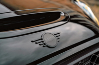 黒と銀のコントラストが目を引く「MINI」の限定車発売の画像