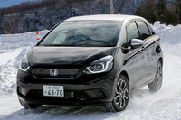 シンプルなビスカスカップリング式4WDは、ホンダのなかでは「生活四駆」という扱いだが、同システムを搭載した「フィット」の4WD車は、雪道でも走りが楽しめるクルマになっていた。