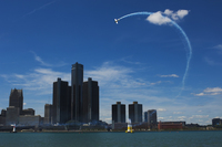 2014年に復活したレッドブル・エアレースは、レギュレーションの変更や新しいコースレイアウトなどにより、より安全性を配慮したものとなった。
    