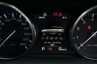 メーターの中央には、車両状況などを表示するマルチインフォメーションディスプレイを装備。
    