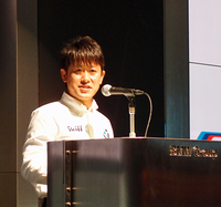 ミューラーとタッグを組むのは“ルマン・ウィナー”荒 聖治。「ヨルグから色々なことを学び、自分も“BMWな男”になりたい。久々に血が騒ぎます」。
    