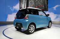 ダイハツe:S：小さなクルマがエラく見えるの画像