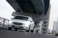 ボルボでは2015年モデルから、自動緊急ブレーキやレーンキーピングアシスト機能などの運転支援システムを、全車標準装備としている。