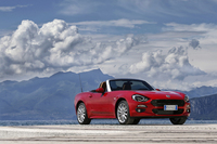 マツダ車をベースにフィアットが「124スパイダー」を作った、その開発過程についても紹介。（photo：FCA）